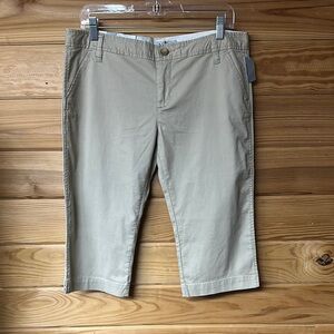 Old Navy NWT Beige Casual Capri Shorts Size 8